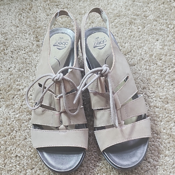 Abeo Women's Tan Strappy Sandals - Picture 1 of 6